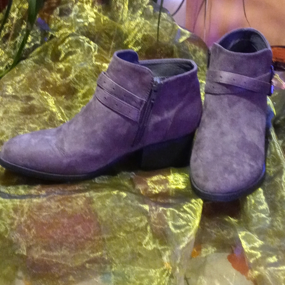 Sonoma faux suede gray taupe women's ankle boots size 8 and 1/2